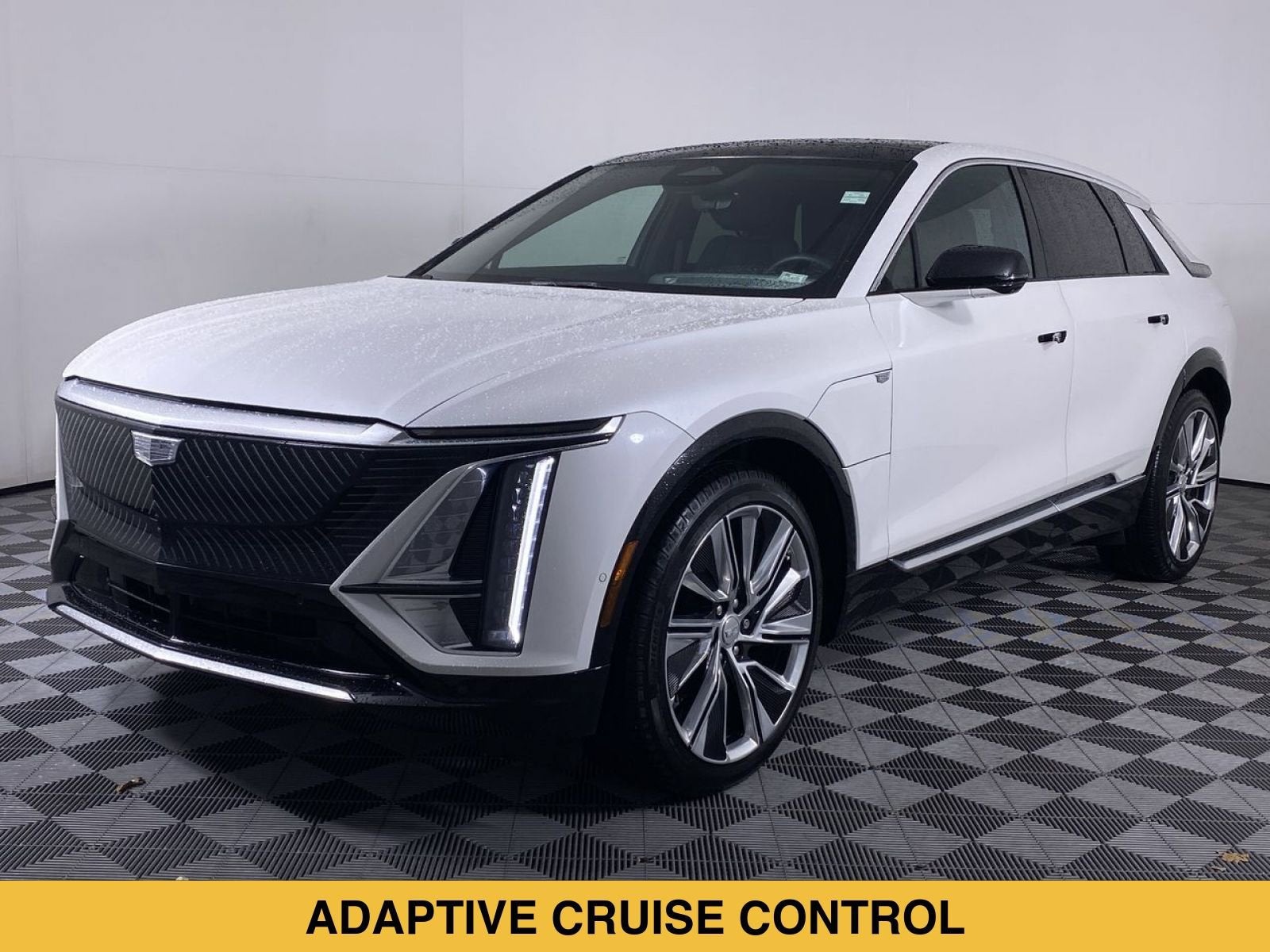 2025 Cadillac LYRIQ Luxury 3