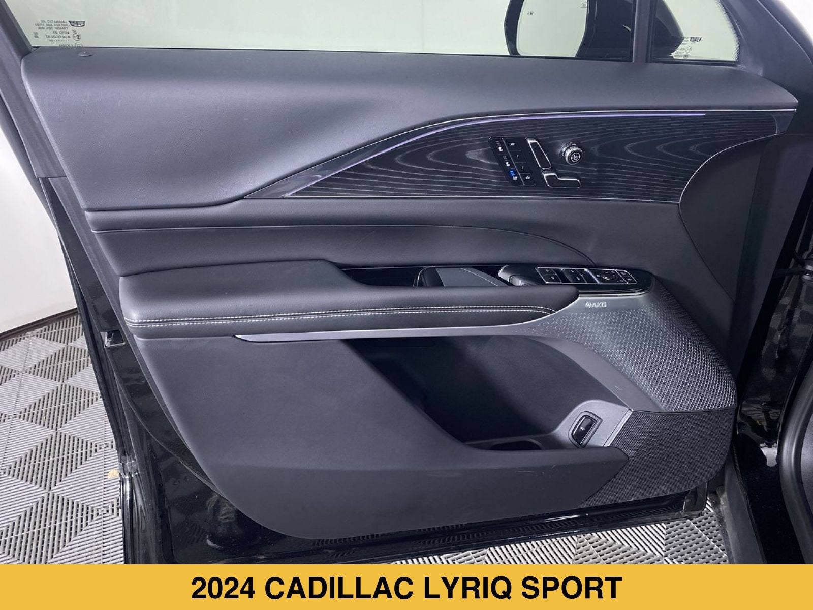 2024 Cadillac LYRIQ Sport 2
