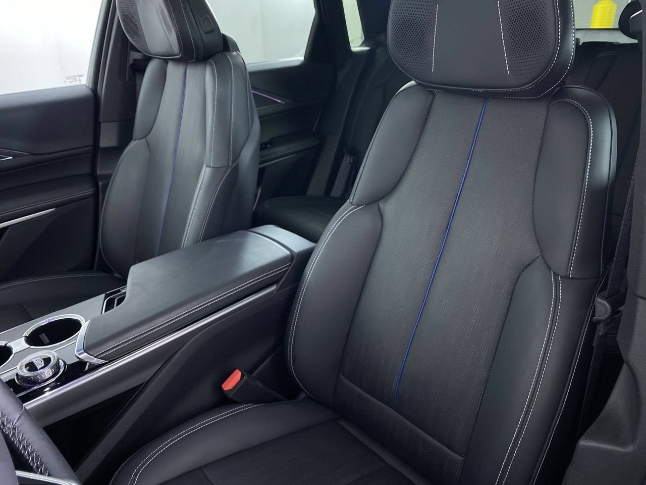 2024 Cadillac LYRIQ Sport 2