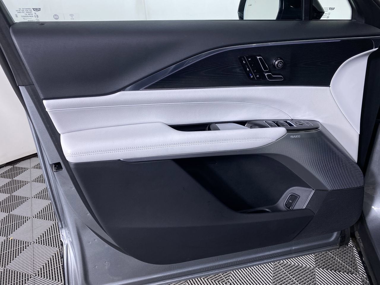 2024 Cadillac LYRIQ Sport 2