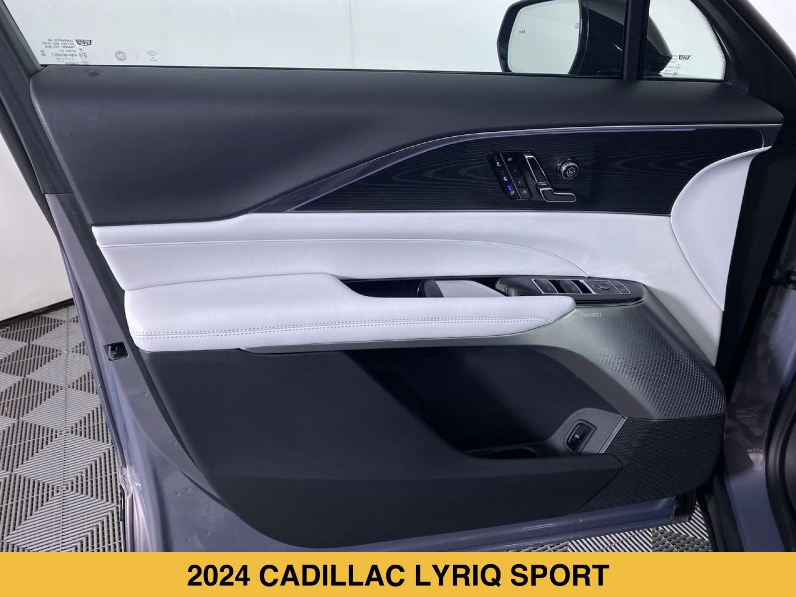 2024 Cadillac LYRIQ Sport 2