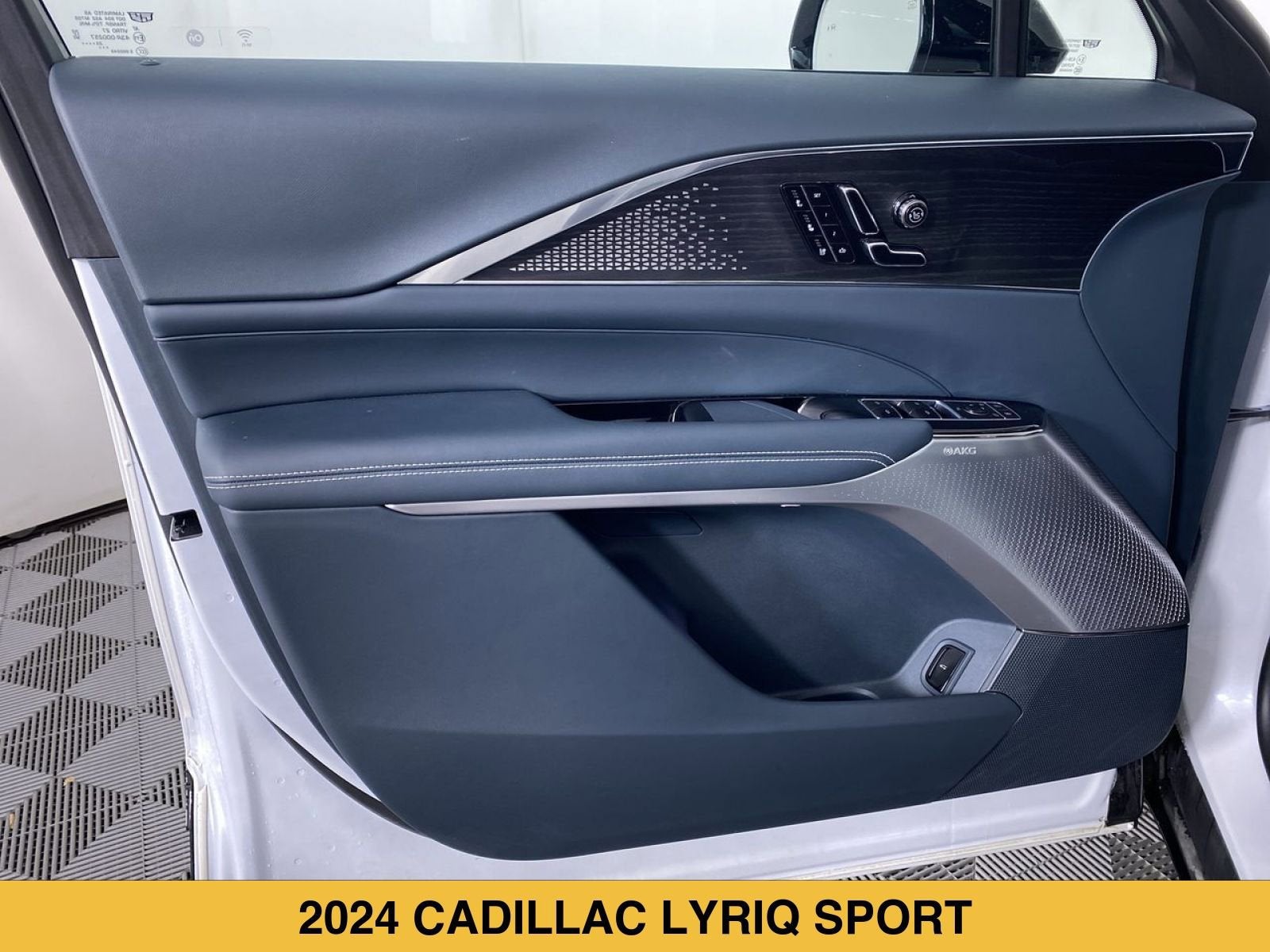 2024 Cadillac LYRIQ Sport 3