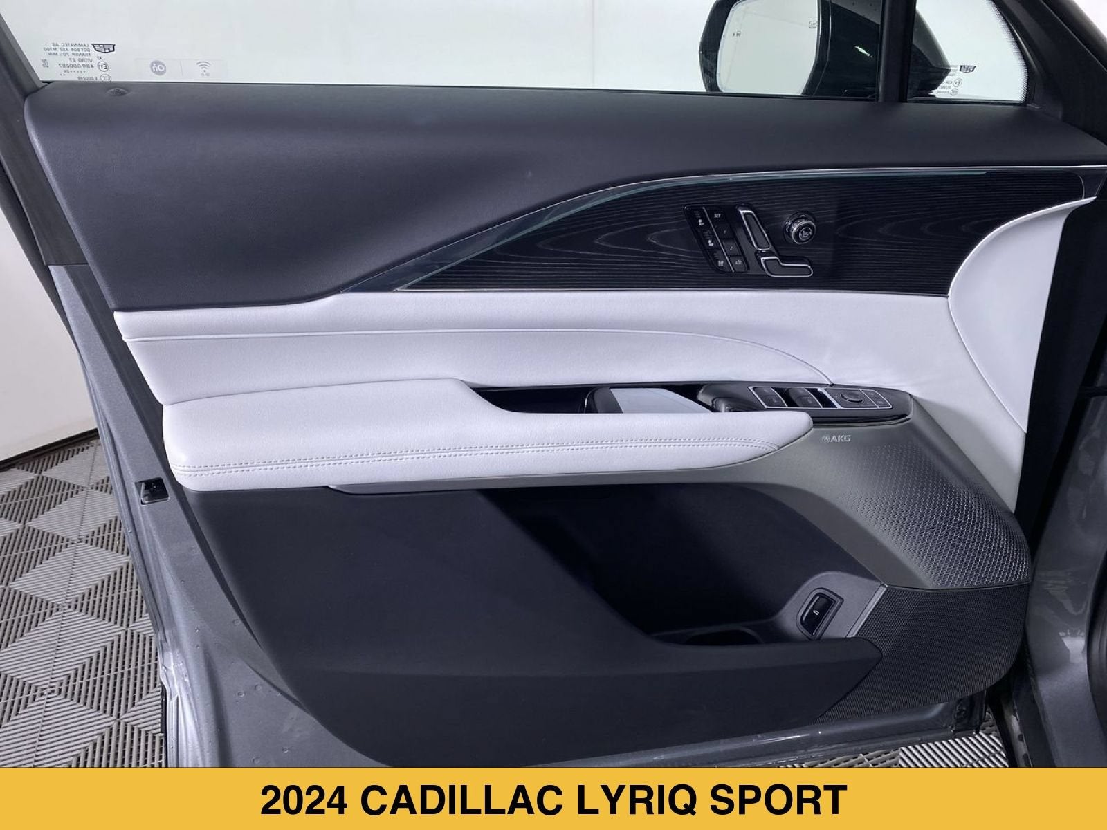 2024 Cadillac LYRIQ Sport 3