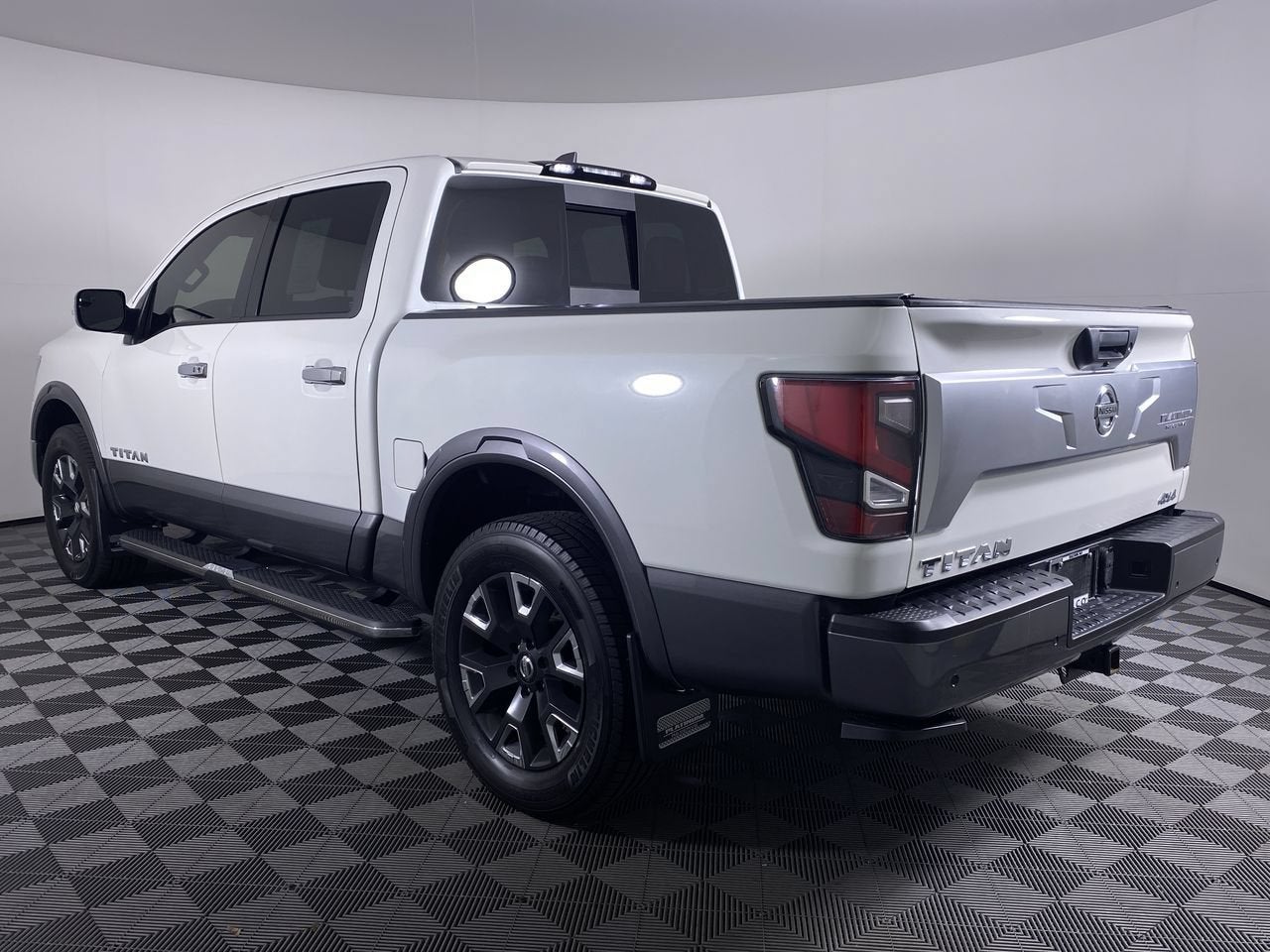 2022 Nissan TITAN Crew Cab Platinum Reserve 4x4