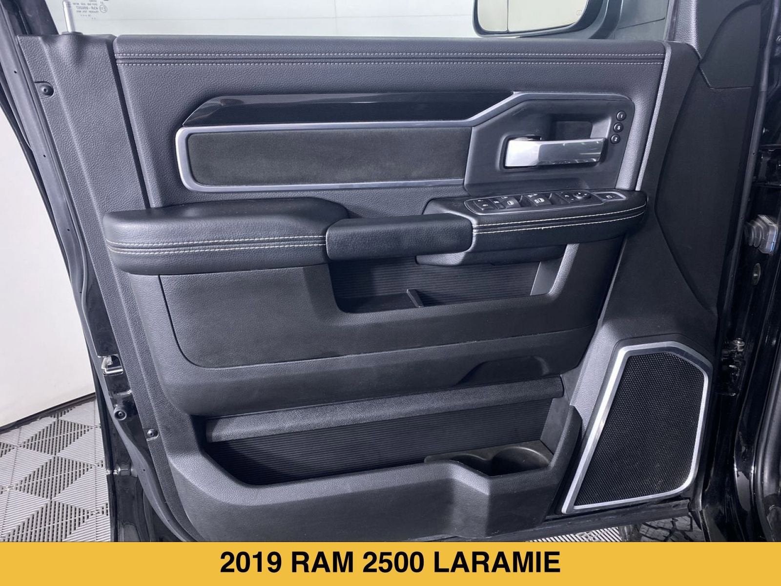 2019 RAM 2500 Laramie Crew Cab 4x4 6'4" Box