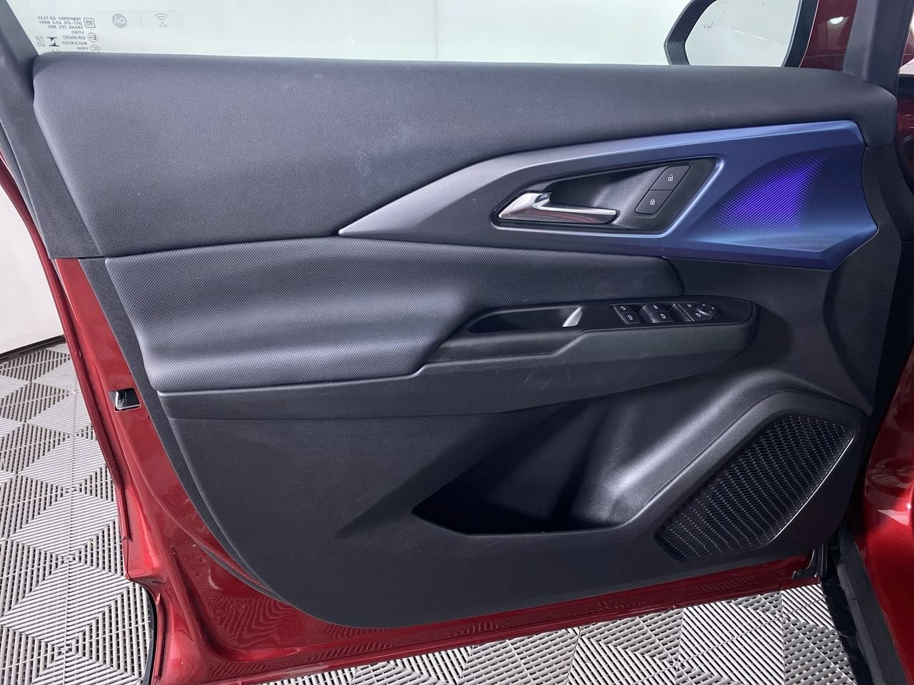 2024 Chevrolet Equinox EV LT - Photo 11