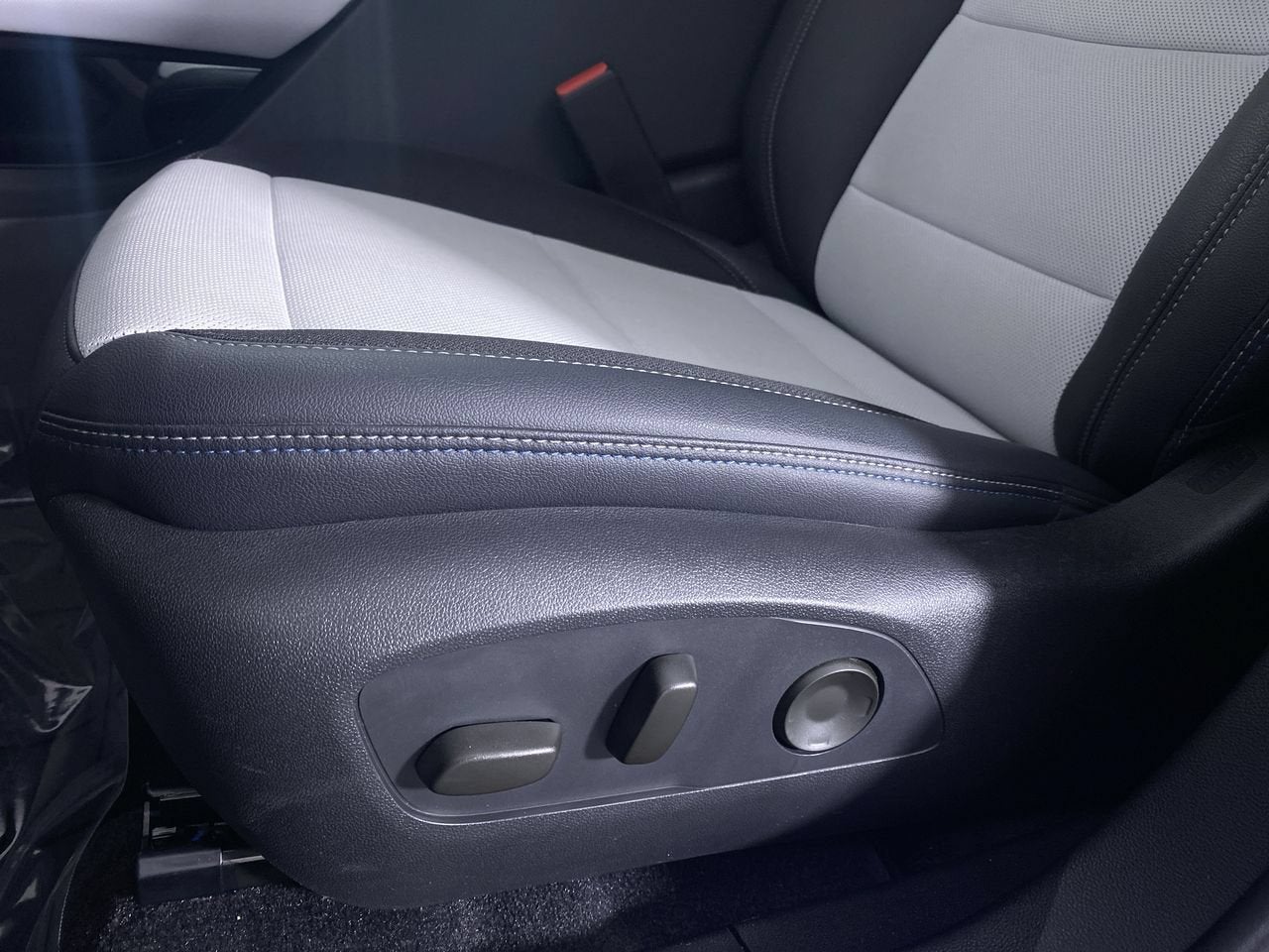 2024 Chevrolet Equinox EV LT - Photo 9