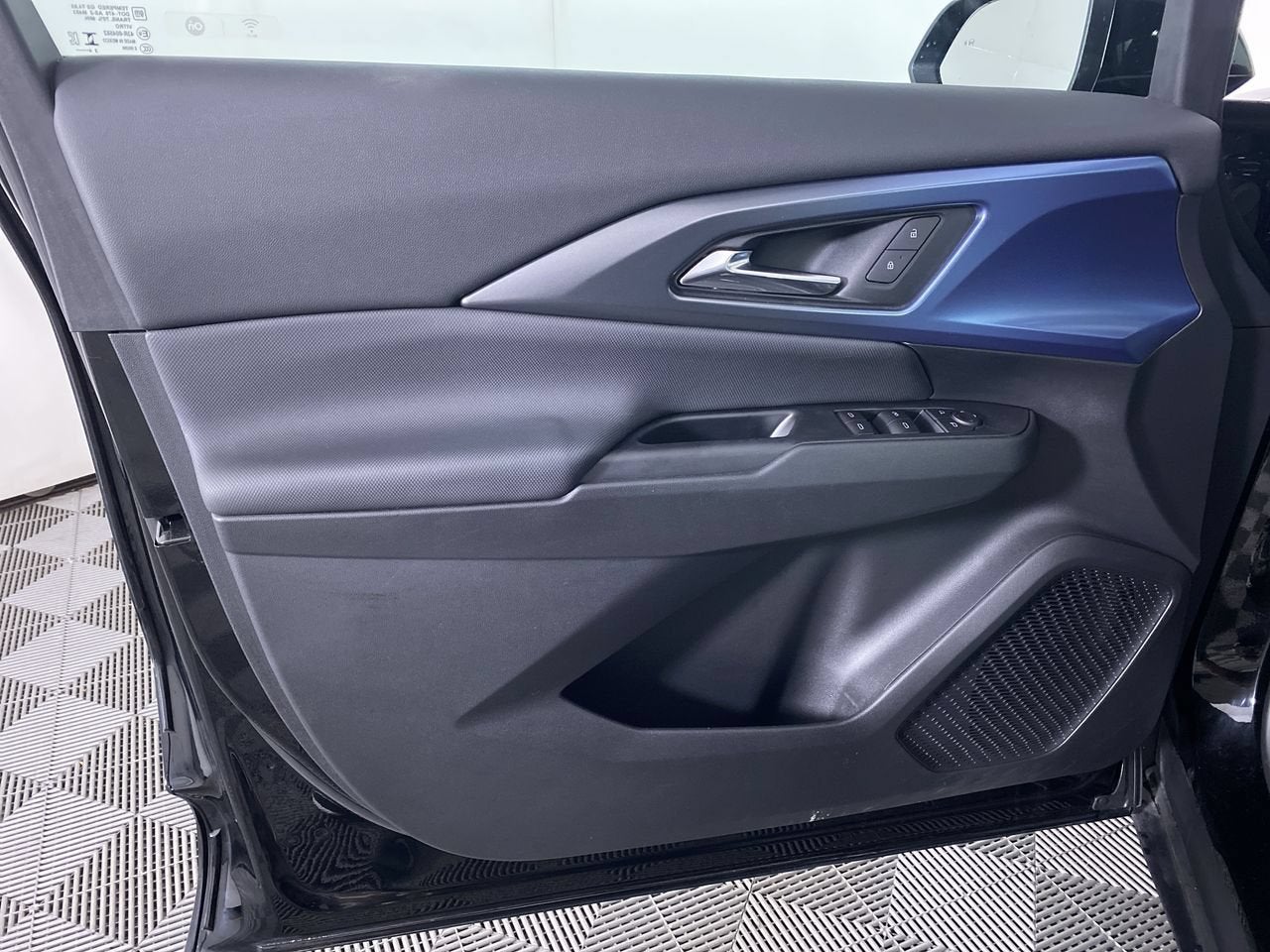 2024 Chevrolet Equinox EV LT - Photo 11
