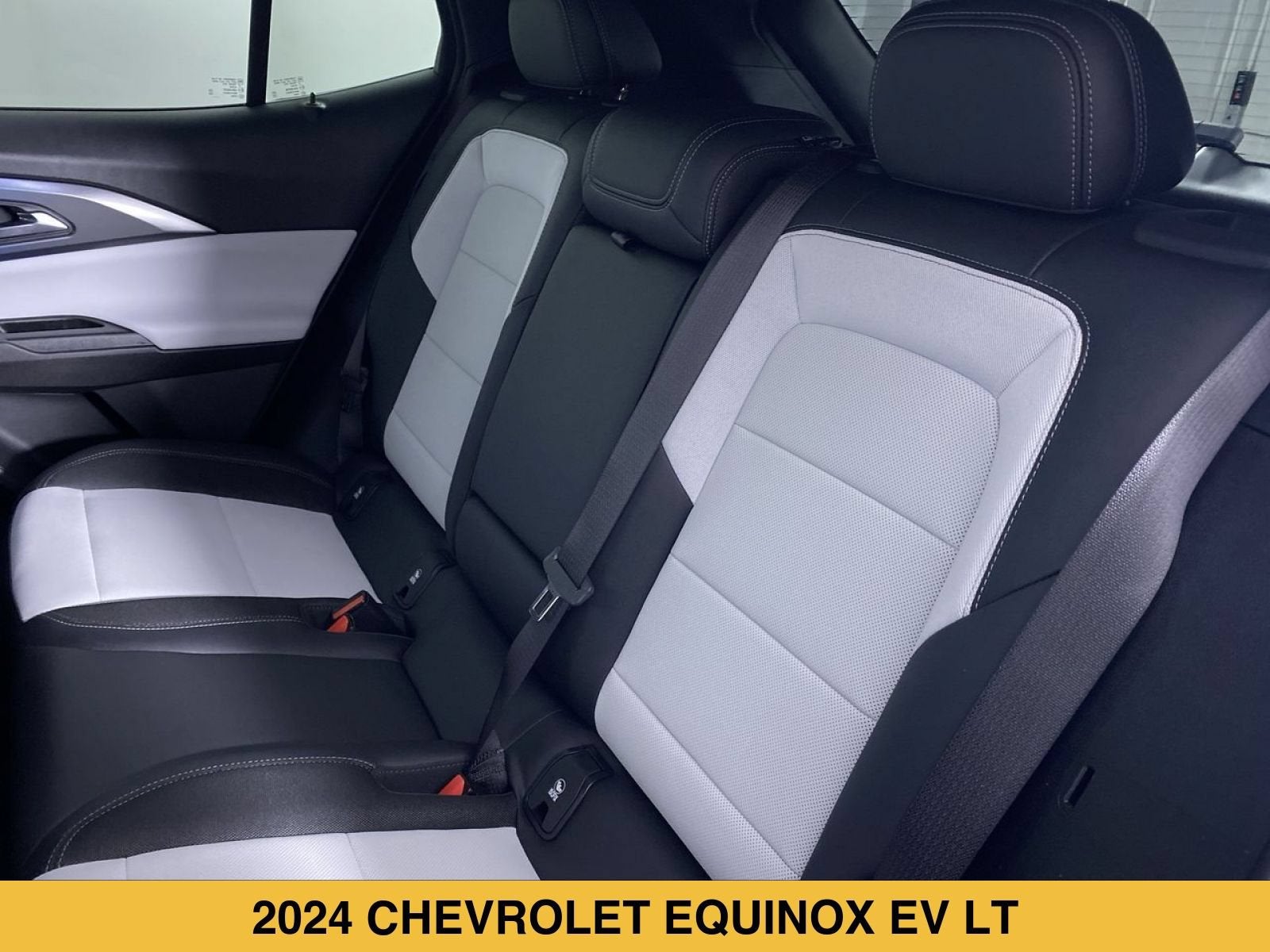 2024 Chevrolet Equinox EV LT - Photo 12