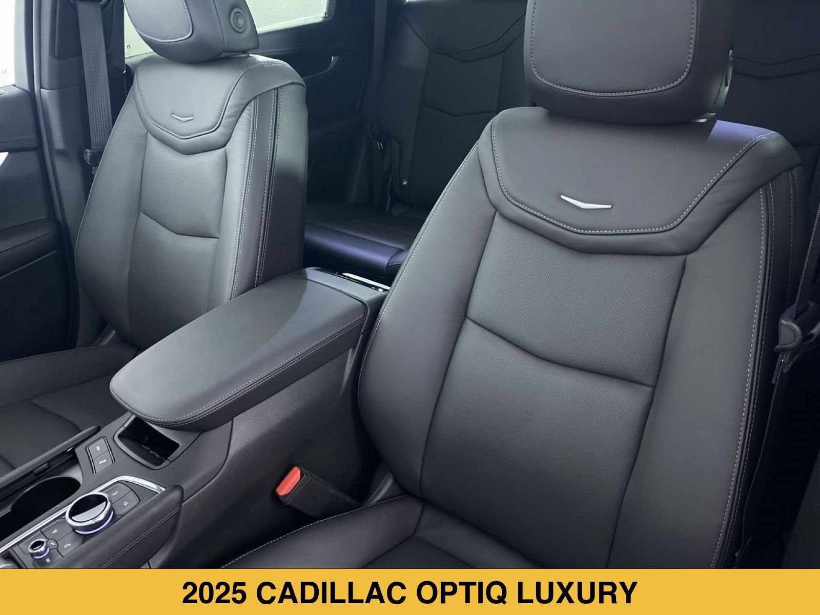 2025 Cadillac OPTIQ Luxury 2