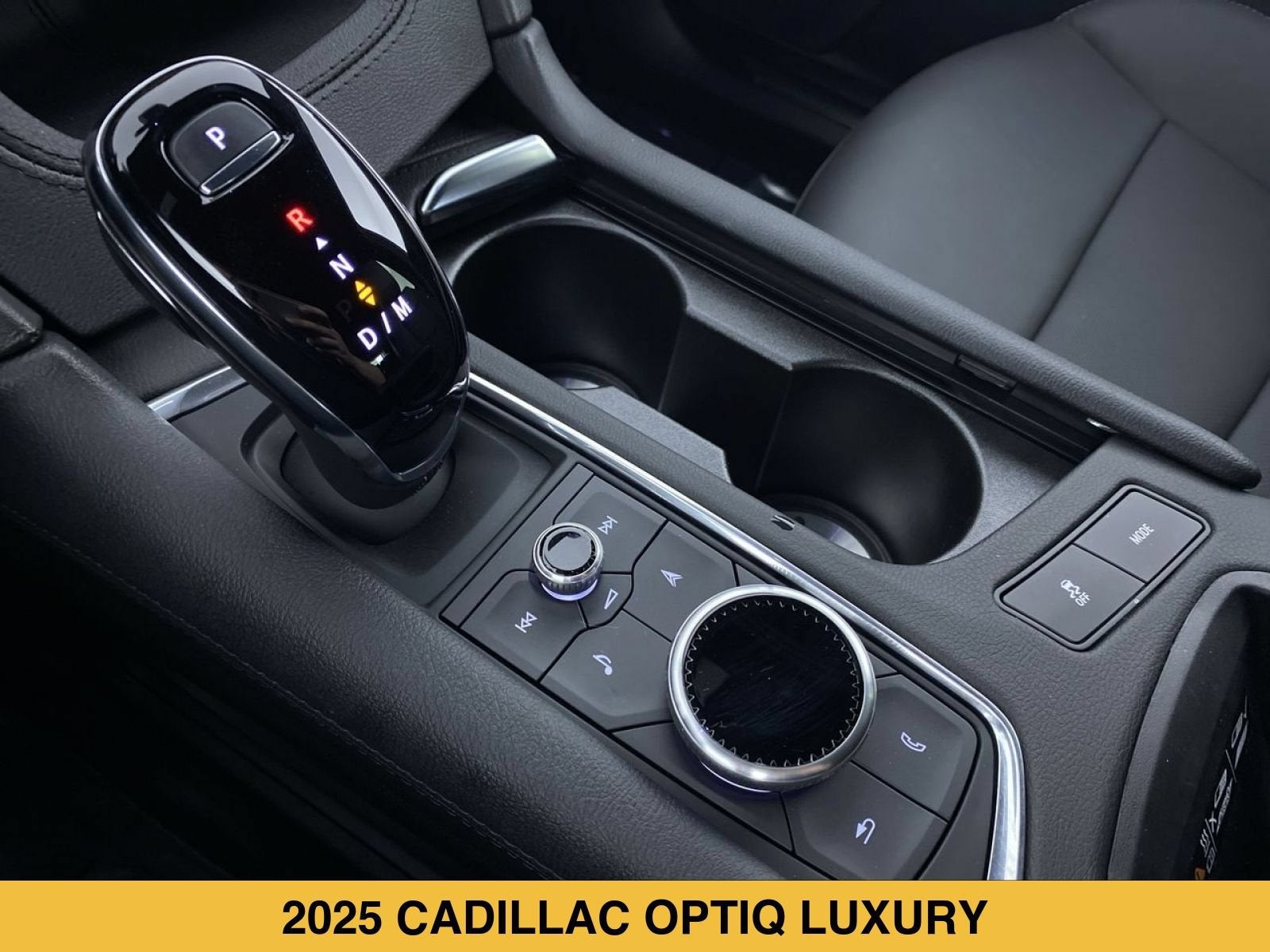 2025 Cadillac OPTIQ Luxury 2