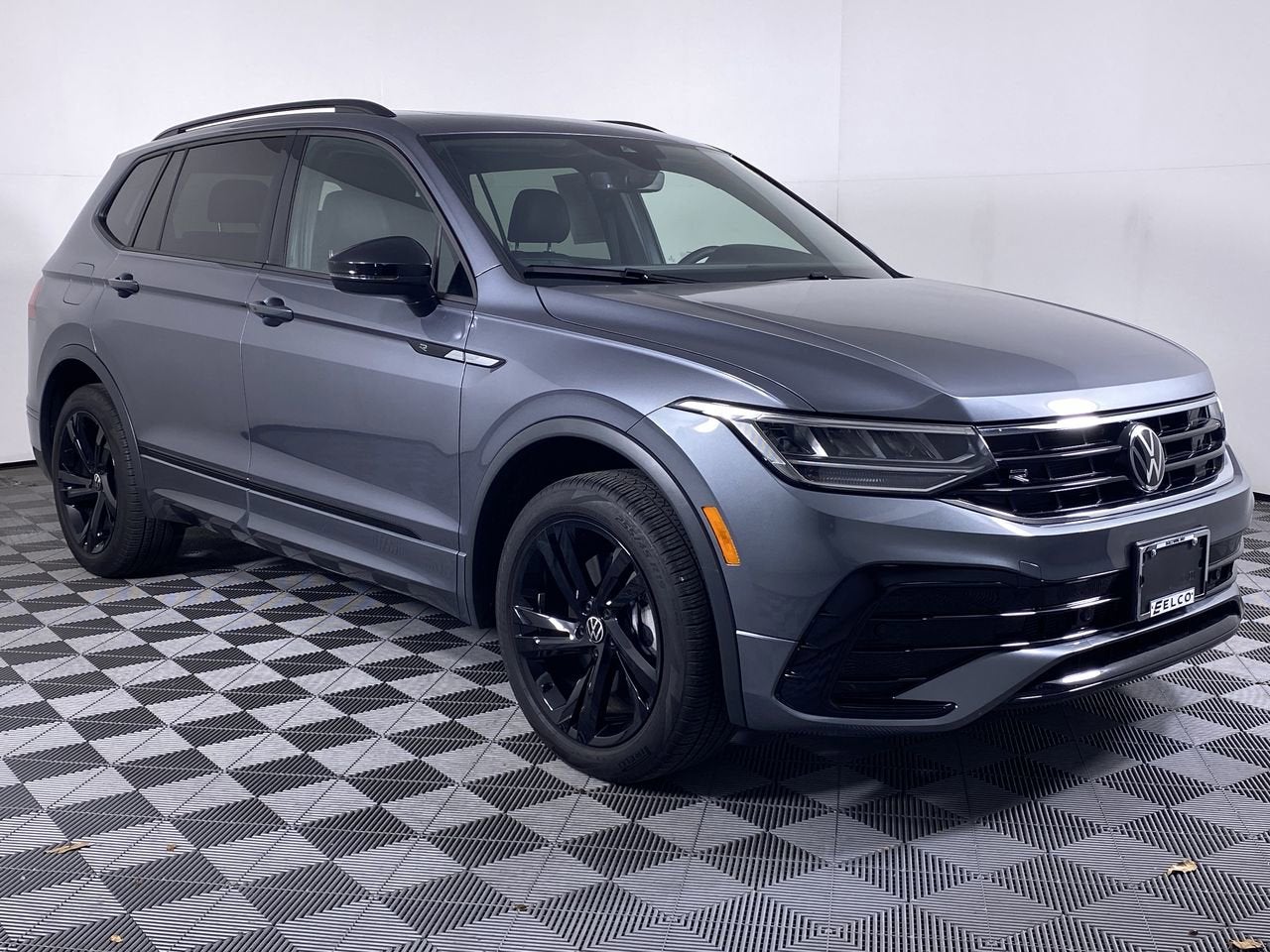 2024 Volkswagen Tiguan 2.0T SE R-Line Black