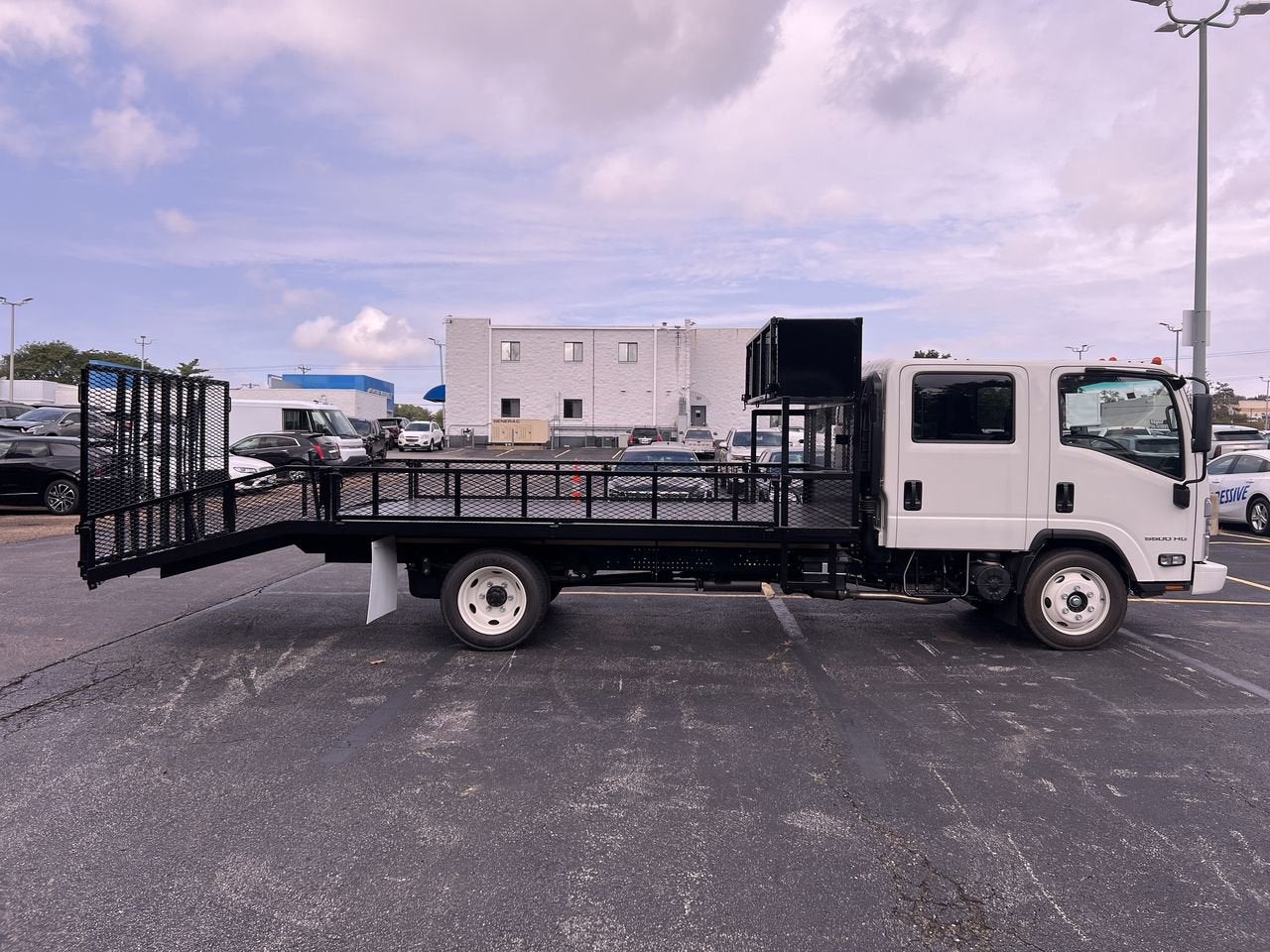 2025 Chevrolet Low Cab Forward 5500 HG Base