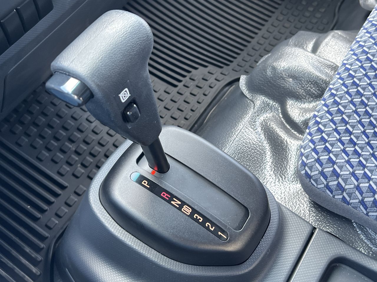 2025 Chevrolet Low Cab Forward 5500 HG Base