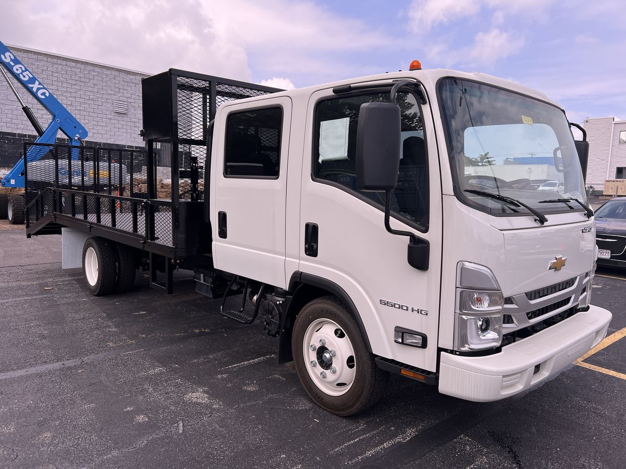 2025 Chevrolet Low Cab Forward 5500 HG Base