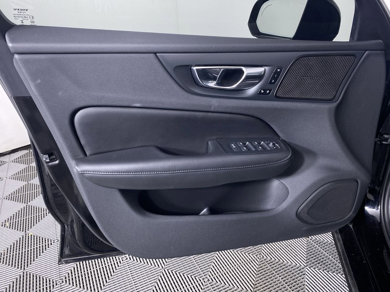 2023 Volvo S60 B5 Plus Black Edition