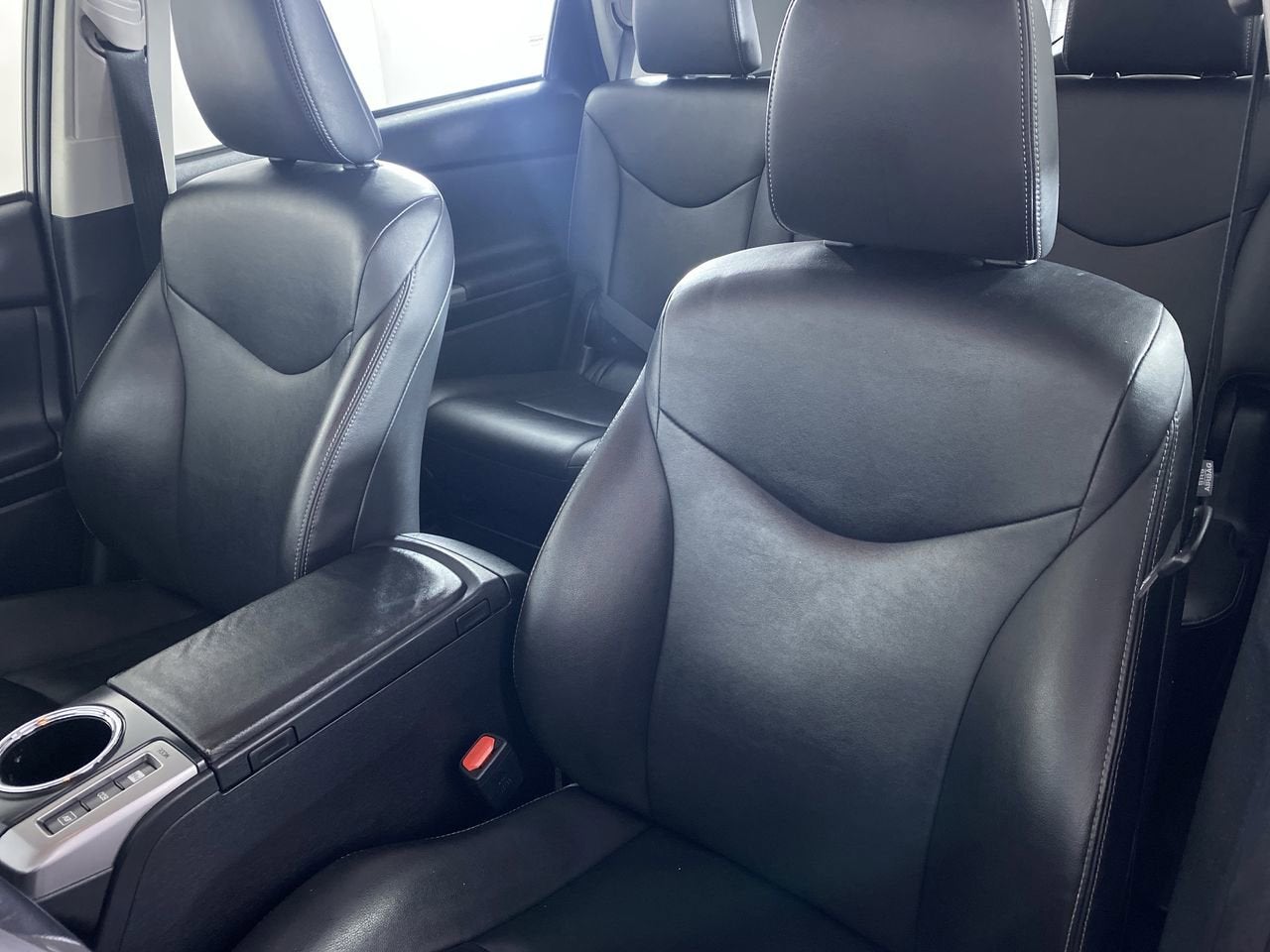 2015 Toyota Prius v Five