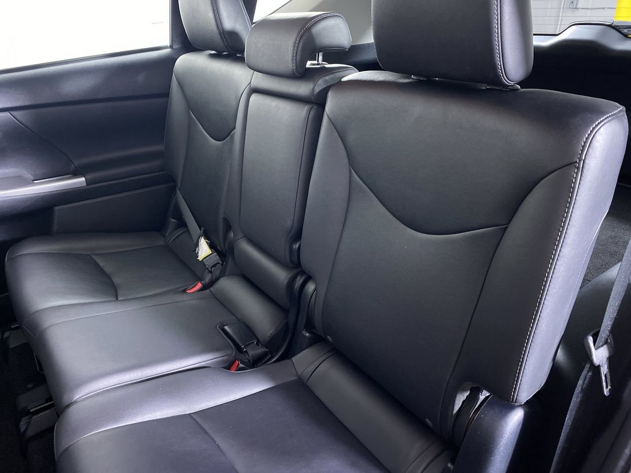 2015 Toyota Prius v Five