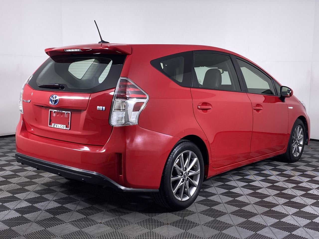 2015 Toyota Prius v Five