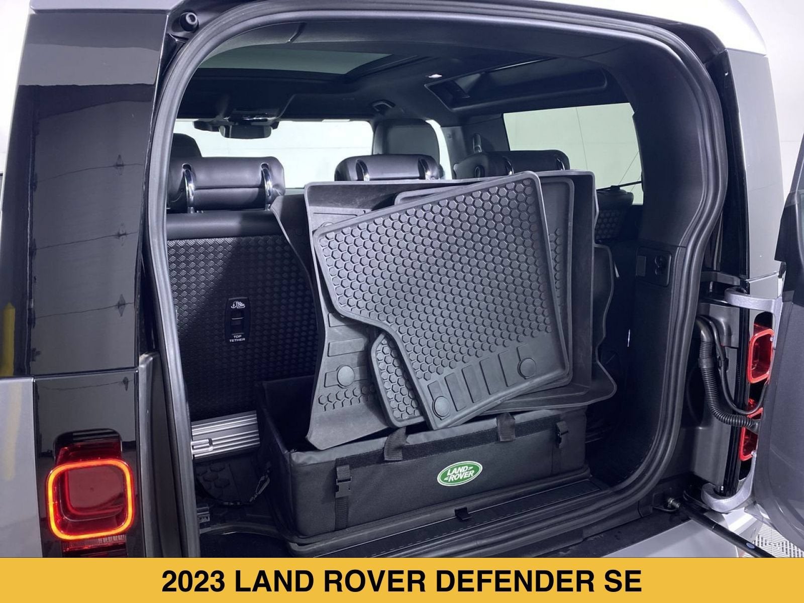 2023 Land Rover Defender 90 SE