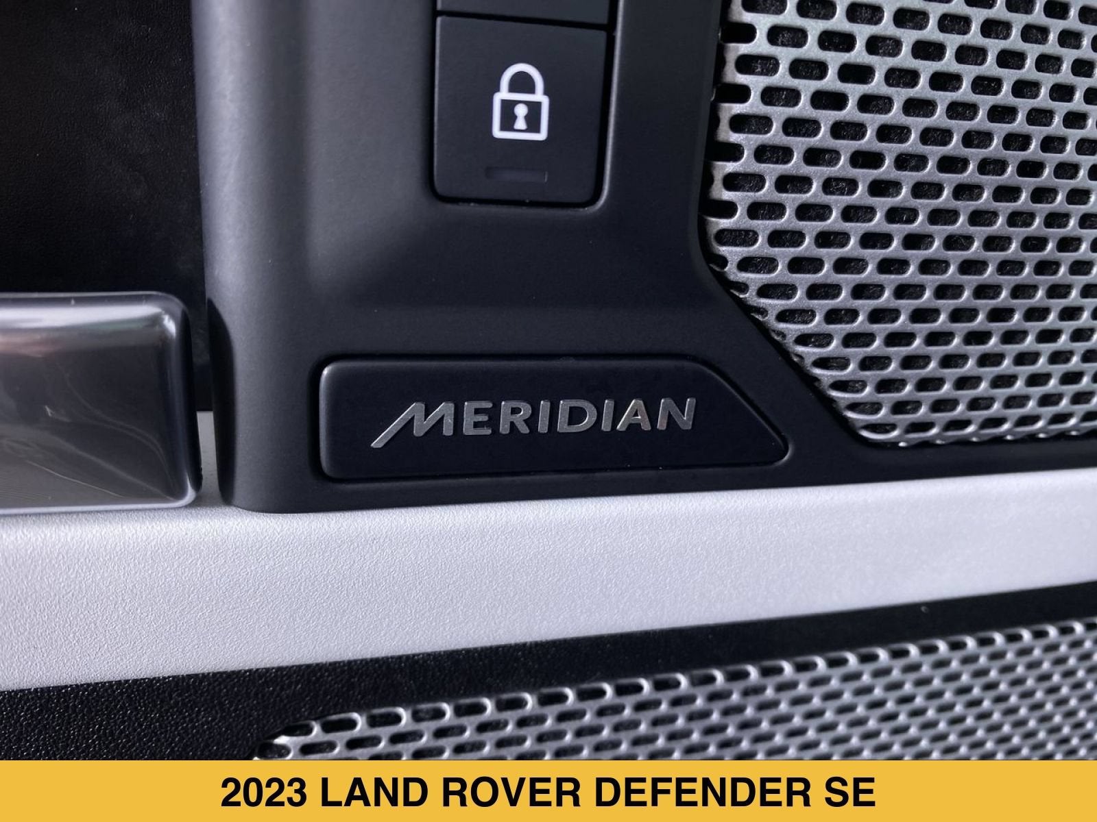 2023 Land Rover Defender SE