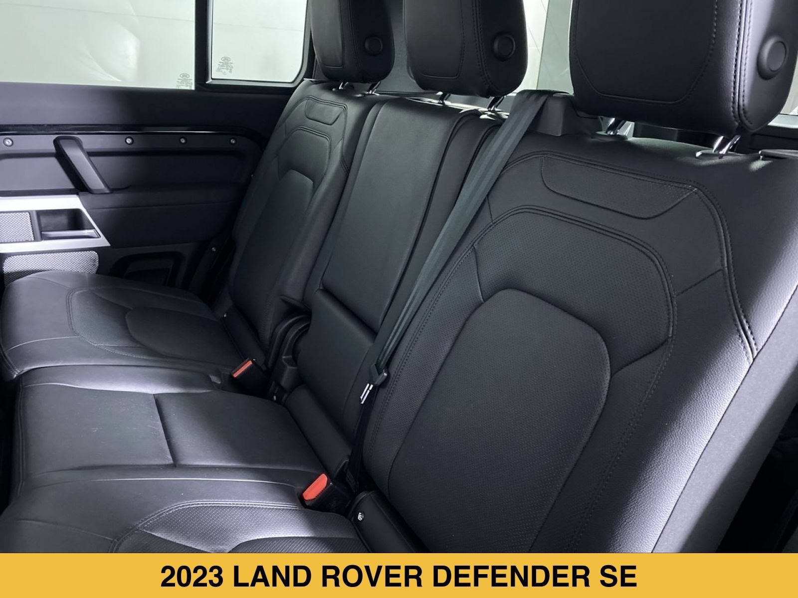 2023 Land Rover Defender SE