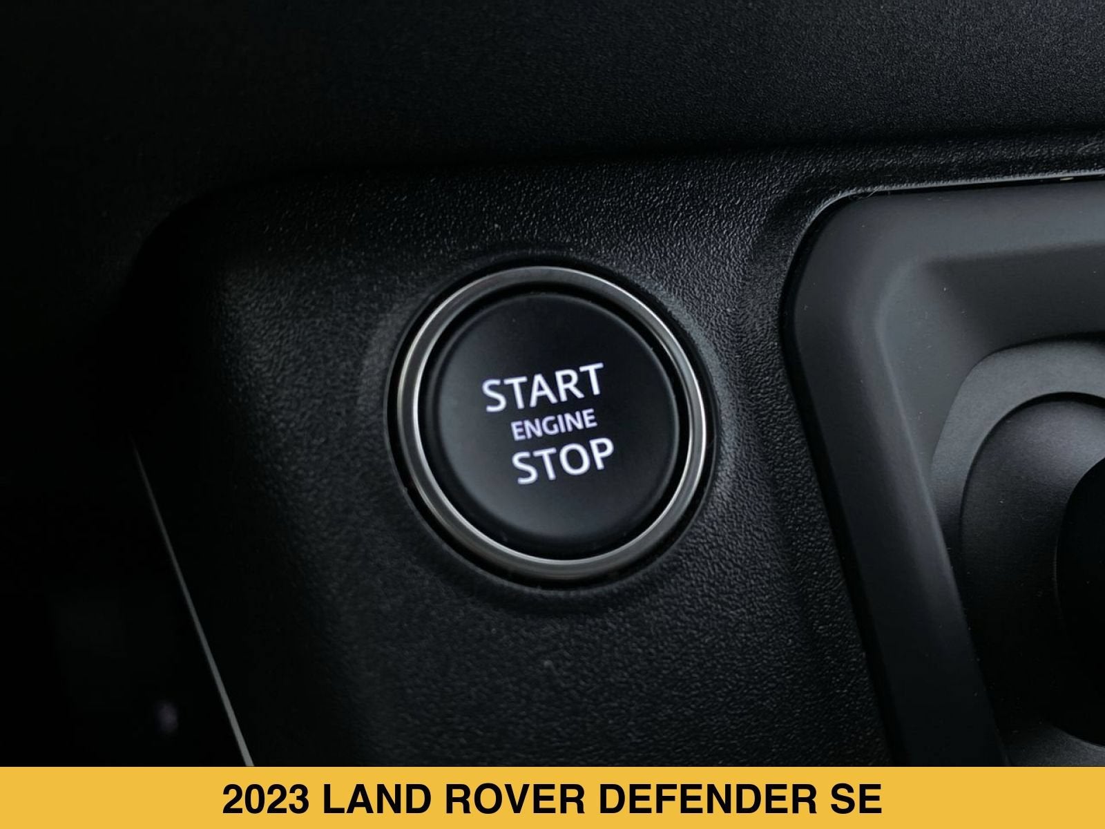 2023 Land Rover Defender SE